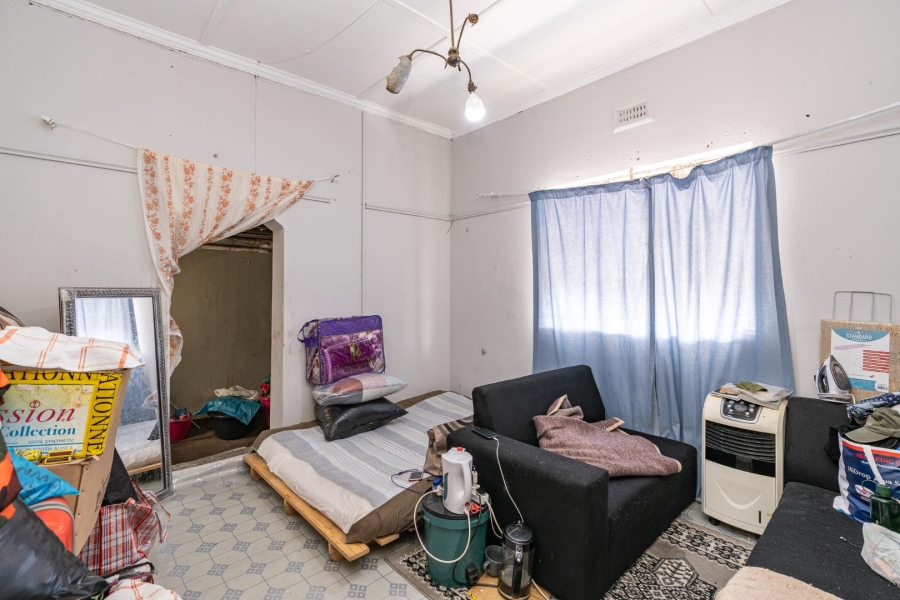 8 Bedroom Property for Sale in Maitland Western Cape